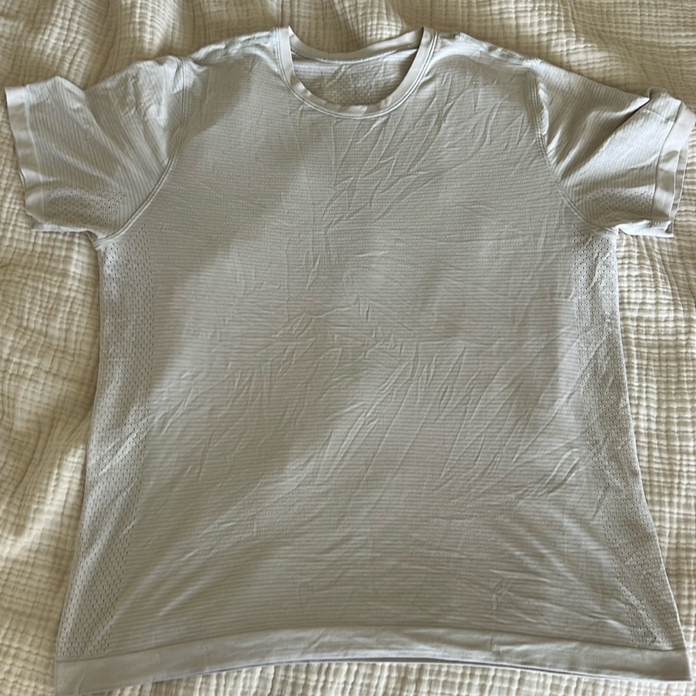 Lululemon Men’s Training Top. Size Large.  Bone Color.